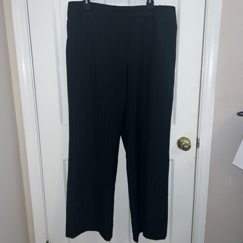Women’s Ann Taylor signature fit dress pants. Size 16. Black pin stripe.